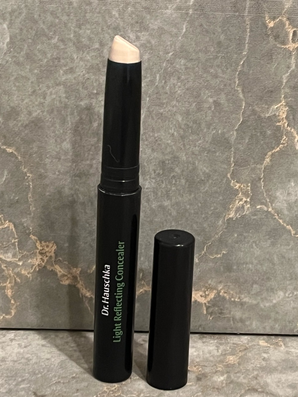$3/ Dr Hauschka Light Reflecting Concealer 00 Translucent 60% Full!!